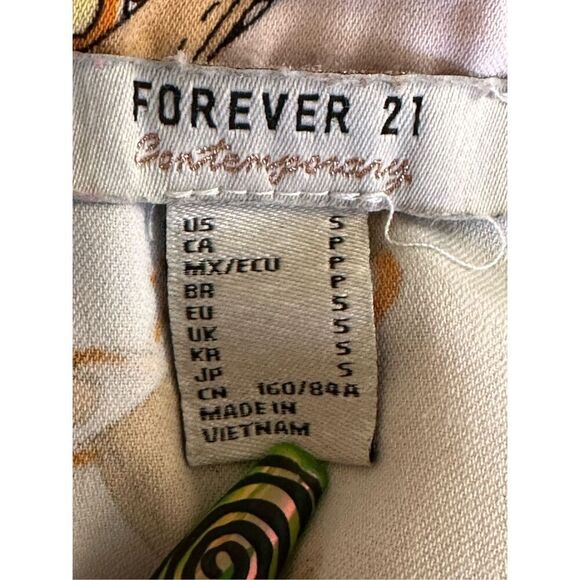 Forever 21 Contemporary Woman’s Chain and Ribbon Printed Short Sleeved Cropped B - Picture 2 of 7